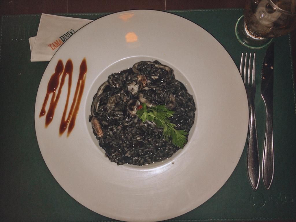 risoto negro do restaurante tamarindo jeri