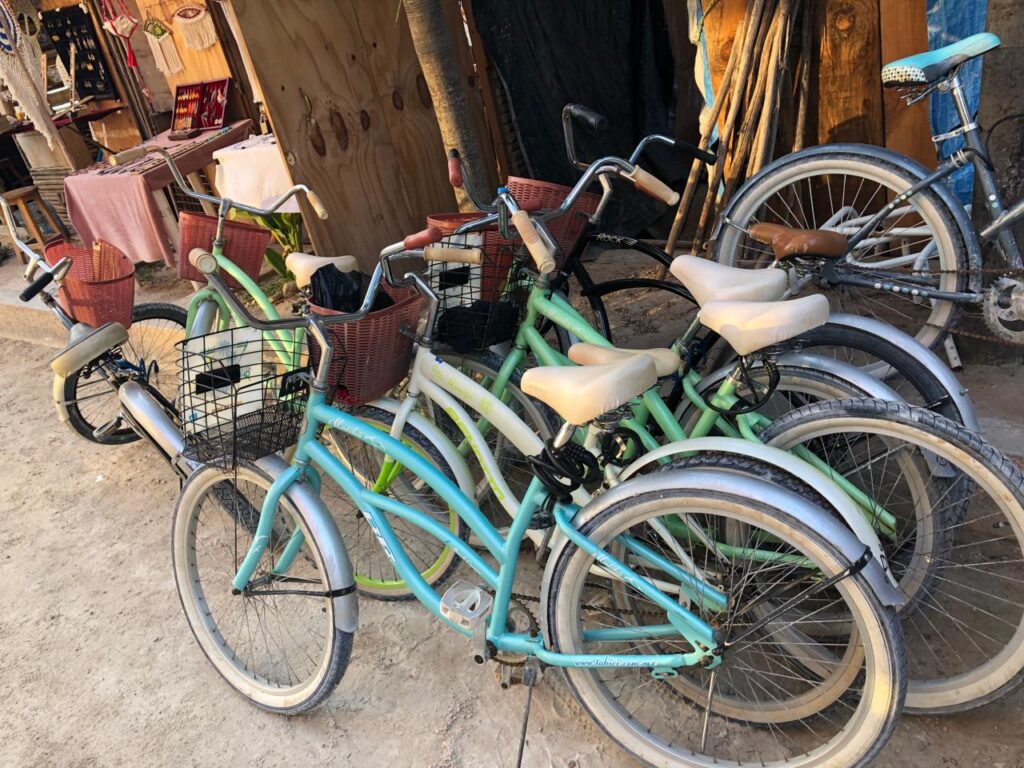 Como se locomover em Holbox de bicicleta.